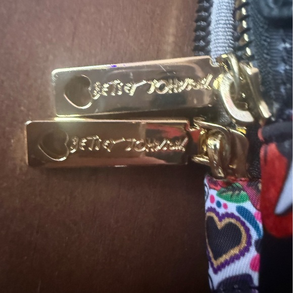 Betsey Johnson-Vampire Lips and Sugar Skull Cross Body- Flower Interior-Like New - Picture 6 of 10